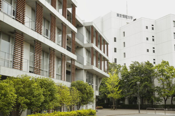 東京情報大学